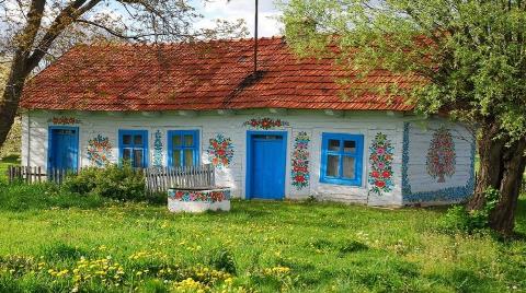Polonya'da Çiçek Desenli Köy