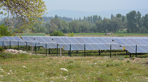 Tarladaki Güneş Panellerinden 100 Bin Liralık Enerji