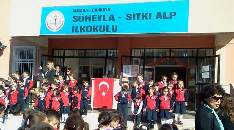 Öğrencilerin Üzerine Çatıdan Beton Parçaları Düştü