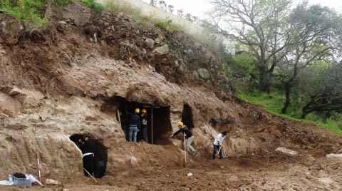 Villa İnşaatında Kaya Mezarları Bulundu