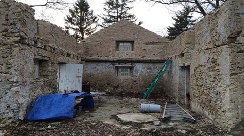 Çatısı Bile Olmayan Evi Saraya Çevirdi