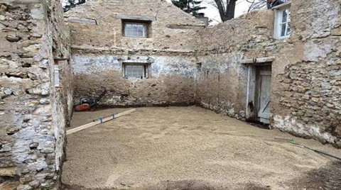 Çatısı Bile Olmayan Evi Saraya Çevirdi