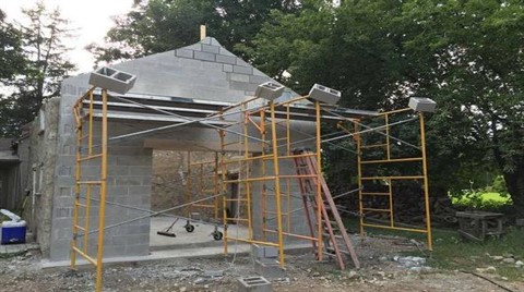 Çatısı Bile Olmayan Evi Saraya Çevirdi