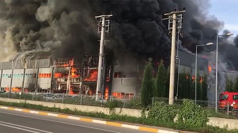 Sakarya'da Fabrika Küle Döndü