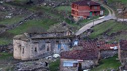 Doğal Sit Alanı Santa Harabeleri'ne Tuğla Bina