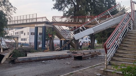 Vinç Üst Geçidi Devirdi, Metro Seferleri Durdu