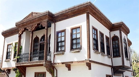 "Kralların Ressamı"nın Evi Ziyaretçi Akınına Uğruyor
