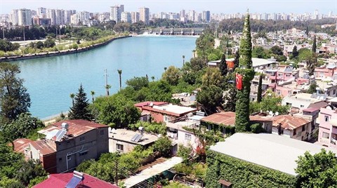 Sarmaşıklarla Kaplı Yeşil Cami Kentsel Tehdidi Altında