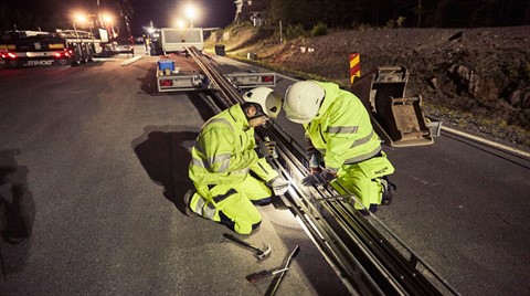 Otomobillerle Birlikte Yollar da Elektrikleniyor