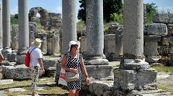 Perge Antik Kenti'nde Sütunlar Ayağa Kalkıyor