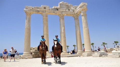 Manavgat'ta Atlı Jandarma Timi Görev Başında