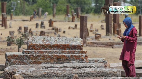 Selçuklu Meydan Mezarlığı Tarihe Işık Tutuyor