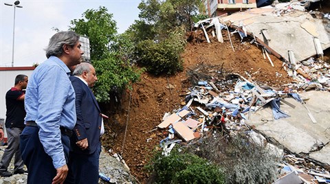Beyoğlu Belediyesi'nden Çöken Bina ile İlgili Açıklaması