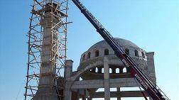 Cami İnşaatında Minareden Düşen İşçi Ağır Yaralandı