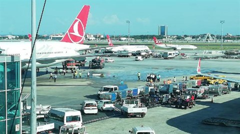 Atatürk Havalimanı'nda İki Uçak Çarpıştı