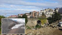 Tarihi Köprüde Yıkılma Riski