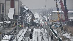 Kaza Yapan Hızlı Trenin Enkazı Kaldırılıyor