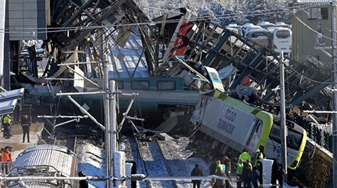Ulaştırma Bakanı Cahit Turhan'dan Tren Kazasıyla İlgili Açıklama
