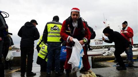 Noel Baba, Denizde Plastik Topladı