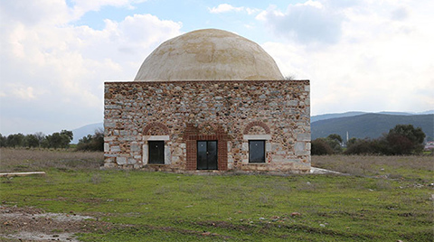 Tarihi Mescide Metal Doğrama Takıldı