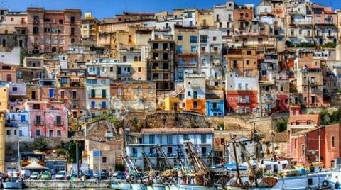 İtalya'nın Sicilya Adası'ndaki Evler 1 Dolara Satılıyor