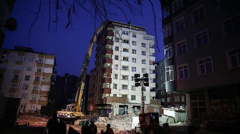 Kartal'da Riskli Binanın Yıkımı Sürüyor