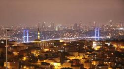 İstanbul'un Simgeleri Maviye Büründü