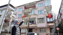 Avcılar'da Yanan Binada Korkutan Görüntü