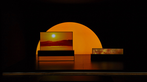 LG Kıvrılabilir OLED TV, Milano Tasarım Haftası’nda