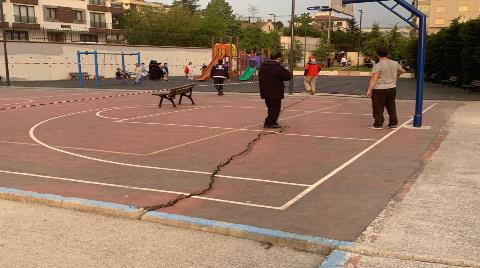 Sancaktepe'de Parkta Korkutan Çatlaklar