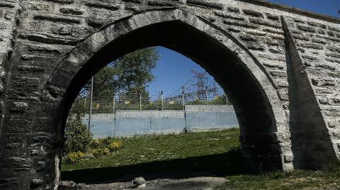 Mimar Sinan Tarafından Yapılan Su Kemerinin Dibinde Ateş Yaktılar