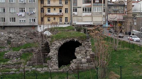 Tarihi Medrese Harabeye Döndü