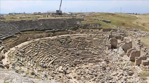 Laodikya'nın 2 Bin 200 Yıllık Tiyatrosu Kapılarını Ziyaretçilere Açacak