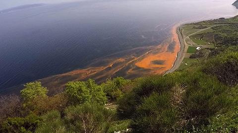 Marmara Denizi'ndeki 'Kırmızı Gelgit' Havadan Görüntülendi
