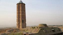 Afganistan'da Tarihi Kalenin Kulesi Çöktü