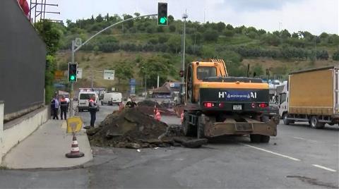 Kağıthane'de Yolda Çökme
