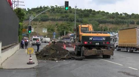 Kağıthane'de Yolda Çökme 