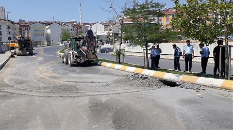 Esenyurt'ta Yol Çöktü, Cadde Trafiğe Kapatıldı