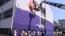 Venezuelalı Sanatçı İzmir’de Okul Duvarlarını Renklendirdi