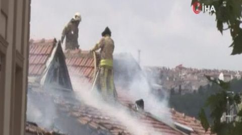 Beyoğlu'nda Çatı Yangını