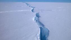 Antarktika'da 315 Milyar Tonluk Buz Kütlesi Koptu