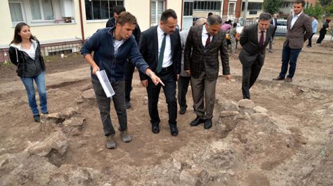 Bilecik'teki Arkeolojik Kazıda 8 Bin Yıllık Evler Bulundu