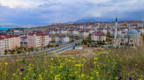 Depremden Sonra Yeni Bir Van İnşa Edildi