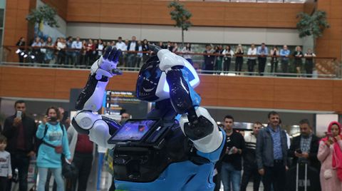 Sabiha Gökçen Havalimanı’nın Danışma Robotu Göreve Başladı