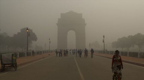 Yeni Delhi'de Hava Kalitesi Acil Durum Seviyesinde