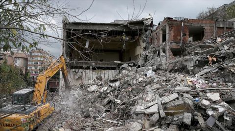 Tahliye Edilen İÜ Diş Hekimliği Fakültesindeki Binalar Yıkılıyor
