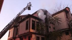 İzmit'te Tarihi Ahşap Binada Yangın Çıktı