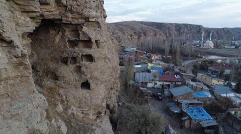Tödürge Kaya Mağaraları Turizme Kazandırılmayı Bekliyor