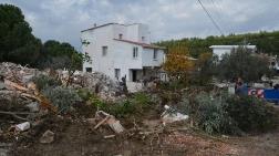 İzmir'de Ormanlık Alana İnşa Edilen 7 Ev Yıkıldı