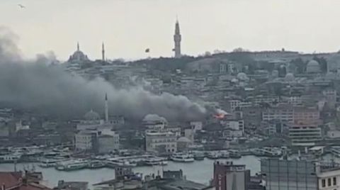 Eminönü'nde Çatı Yangını